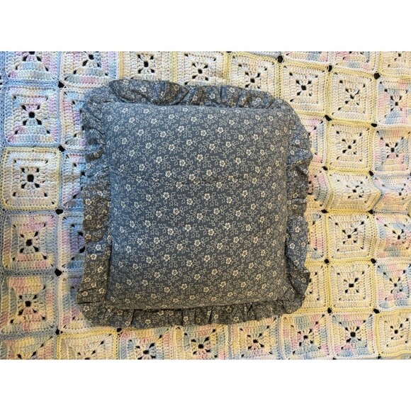 2 Items VINTAGE Hand Made Crochet Granny Square Blanket 42”x42” & Quilted Pillow - Picture 6 of 6